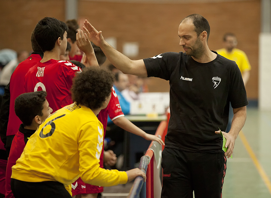 Daniel Sánchez-Nieves, director técnico de Madrid: «El balonmano es un pequeño oasis en el mundo del deporte, y debemos insistir en que la competición sea una experiencia de formación»